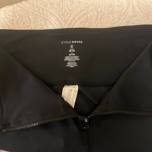 Cycle House Zipfront Black Leggings, size CL - Picture 8 of 11